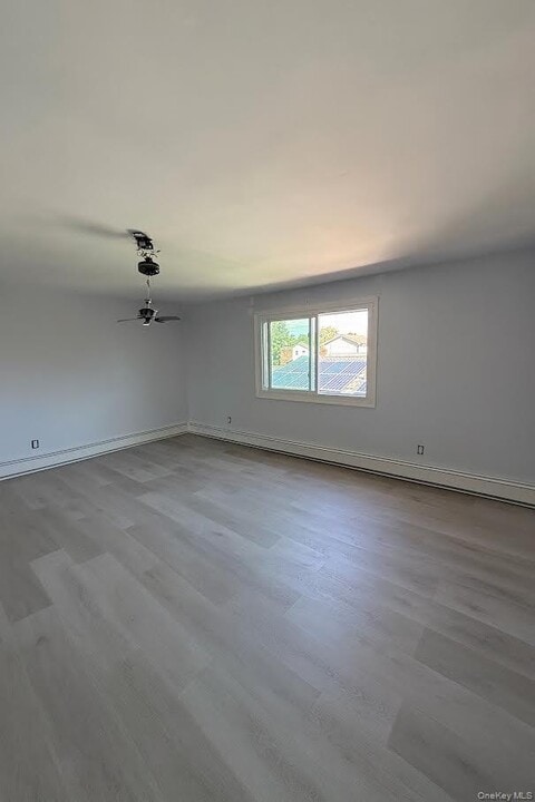 518 9th St in West Babylon, NY - Building Photo