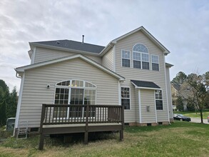 208 Oak Harbor Ln in Cary, NC - Building Photo - Building Photo