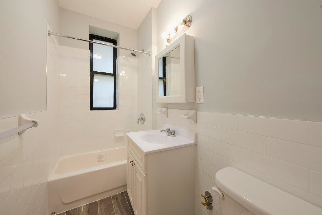 3576 Dekalb Ave in Bronx, NY - Building Photo