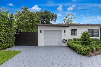5641 SW 67th Ave in South Miami, FL - Building Photo - Building Photo