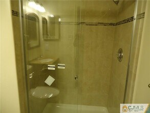 80 Goodwin Dr in North Brunswick, NJ - Building Photo - Building Photo