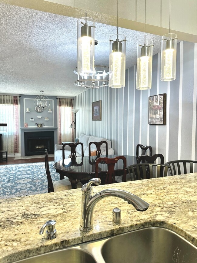 1631 Eastridge Dr in Anchorage, AK - Building Photo - Building Photo