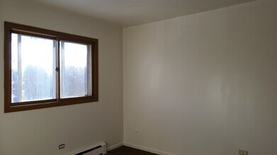 1335 Abbott Dr-Unit -6 in Elgin, IL - Building Photo - Building Photo