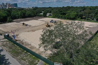 7600 SW 72nd Ave in Miami, FL - Building Photo - Building Photo