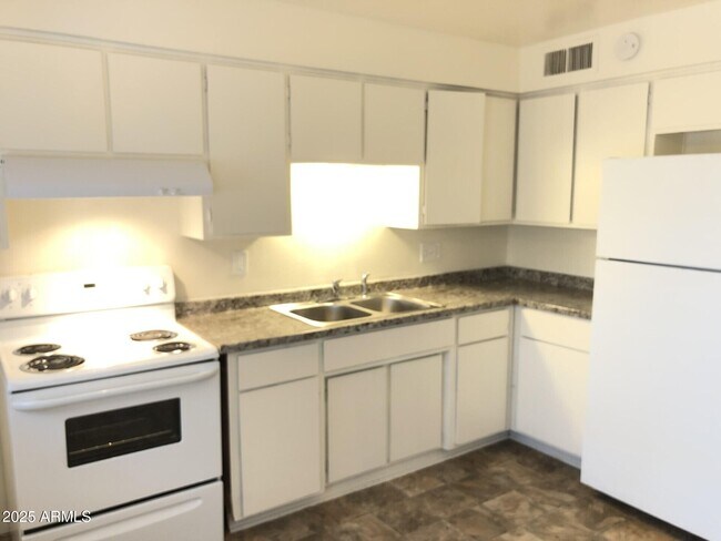 520 W Clark St in Mesa, AZ - Building Photo - Building Photo