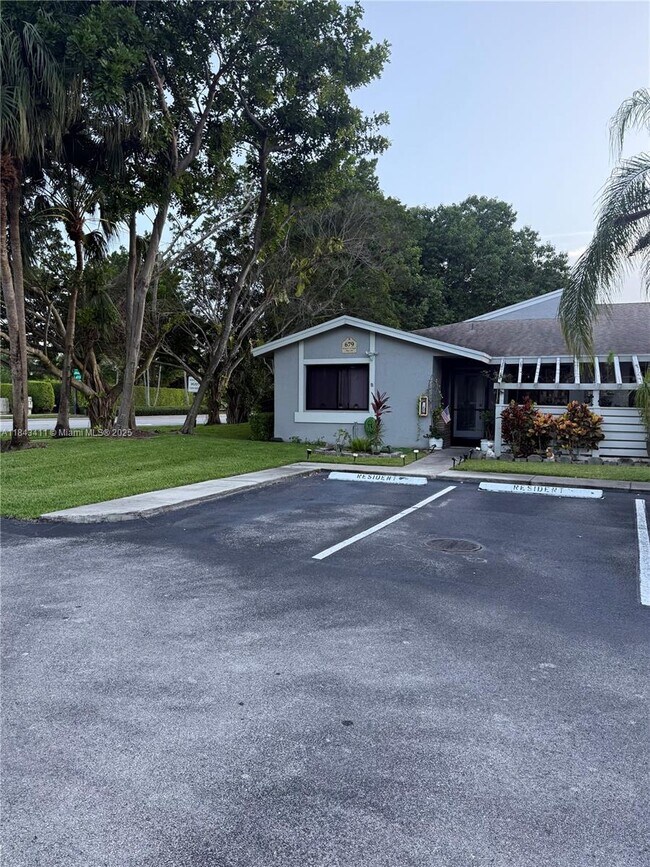 property at 679 Racquet Club Rd