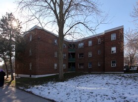 295 Gerrard St E in Toronto, ON - Building Photo
