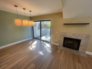 325 N Melrose Dr in Vista, CA - Building Photo - Building Photo