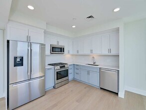 305 Border St, Unit #508 in Boston, MA - Foto de edificio - Building Photo
