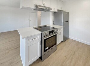 9586 Carroll Canyon Rd in San Diego, CA - Building Photo - Building Photo