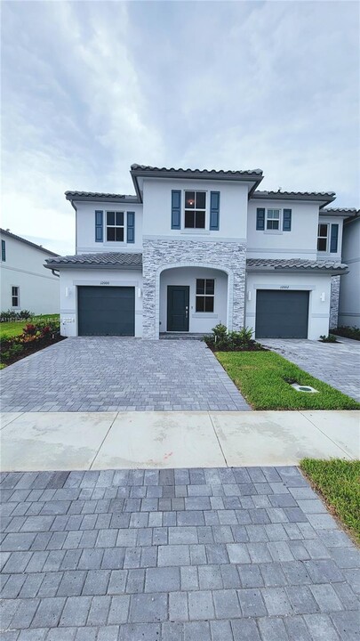 12000 NW 47th Manor in Coral Springs, FL - Building Photo