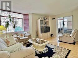 300 Webb Dr in Mississauga, ON - Building Photo - Building Photo