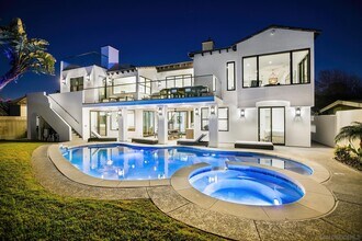 1070 Coronado Ave in Coronado, CA - Building Photo - Building Photo