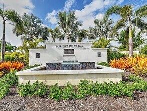 4713 Arboretum Cir, Unit #202 in Naples, FL - Foto de edificio - Building Photo