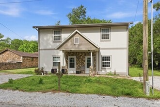 1003 Orchard St in Carthage, MO - Building Photo - Building Photo