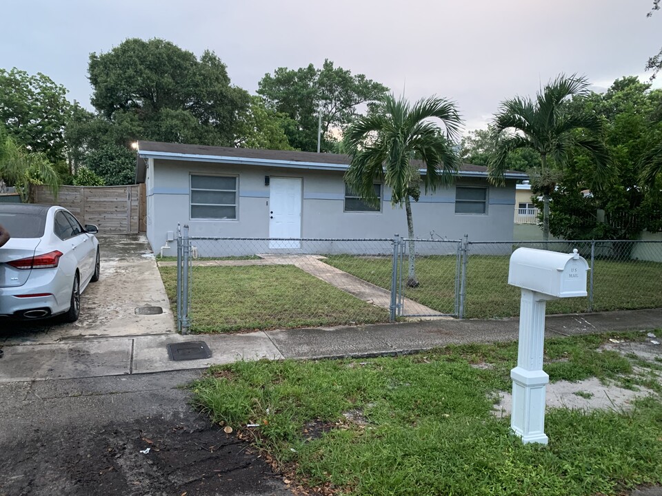 1615 NW 16th St in Fort Lauderdale, FL - Building Photo