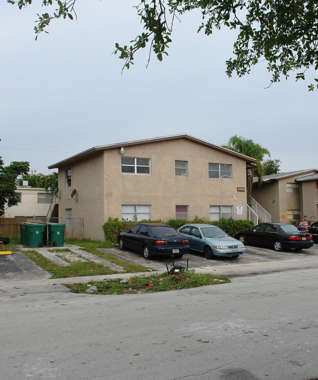 3681-3701 SW 60th Ave in Fort Lauderdale, FL - Foto de edificio - Building Photo