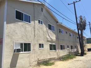 590 E Pleasant St in Long Beach, CA - Building Photo - Building Photo