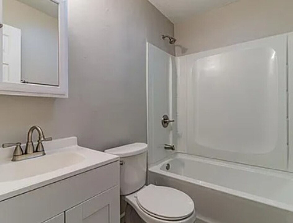 1501 Queens Way in Champaign, IL - Building Photo