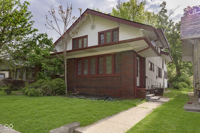 property at 4237 Graceland Ave