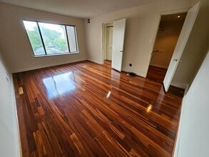 11305 Commonwealth Dr, Unit 304 in Rockville, MD - Foto de edificio - Building Photo