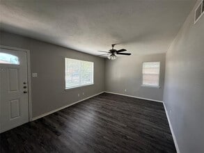 9560 Crestshire Dr in Dallas, TX - Building Photo - Building Photo