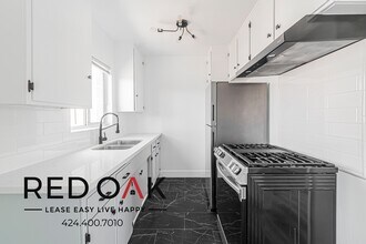 8514 Sherwood Dr in West Hollywood, CA - Building Photo - Building Photo