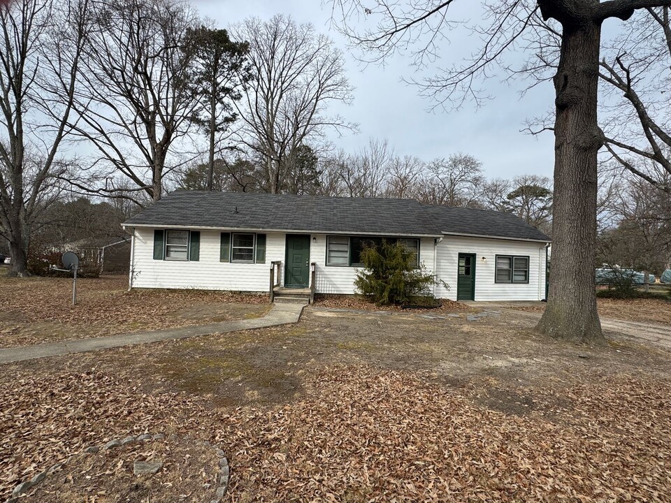 4815 Subrenda Dr in Sandston, VA - Building Photo