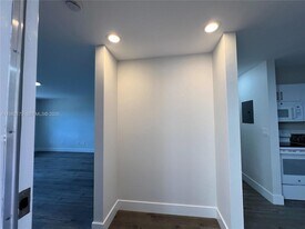 21133 SW 85th Ave, Unit 302 in Cutler Bay, FL - Building Photo