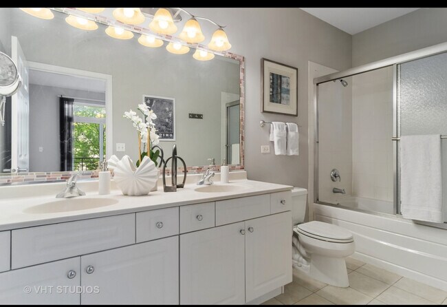 1421 S Halsted St, Unit 2A in Chicago, IL - Foto de edificio - Building Photo