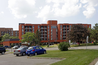 Trinity Tower in Brampton, ON - Building Photo - Building Photo