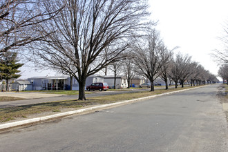 Enchanted Village in Alton, IL - Building Photo - Building Photo