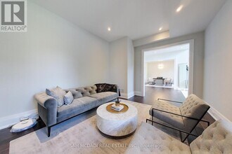 2006 Portway Ave in Mississauga, ON - Building Photo - Building Photo