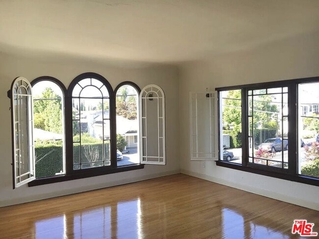 property at 1901 N Commonwealth Ave