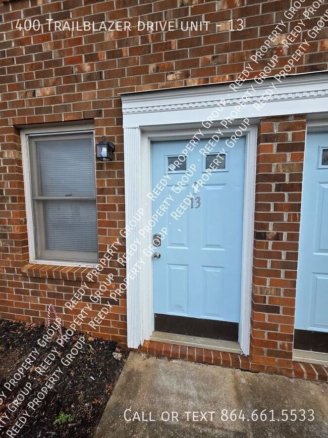 400 Trailblazer Dr in Travelers Rest, SC - Building Photo - Building Photo