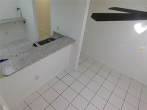 1121 SW 105th Ave in Miami, FL - Building Photo - Building Photo