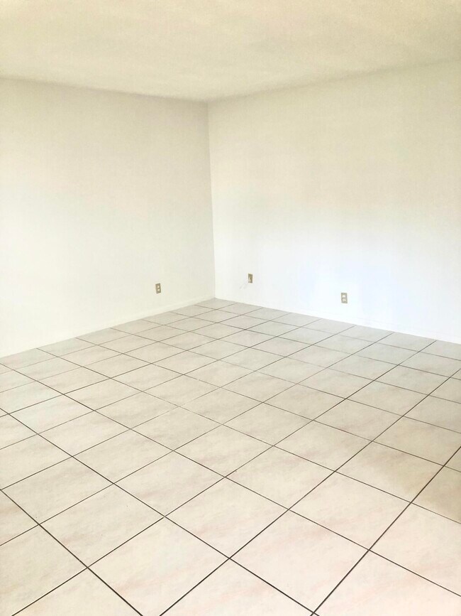 251 Piedmont F in Delray Beach, FL - Foto de edificio - Building Photo