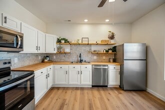 1014 9th Ave in Huntington, WV - Building Photo - Building Photo