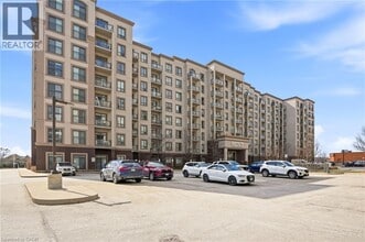 2490 Old Bronte Rd in Oakville, ON - Building Photo - Building Photo
