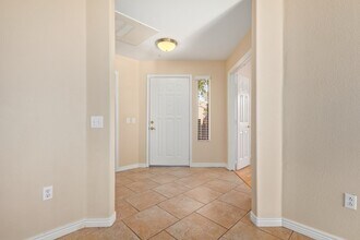 15050 N Thompson Peak Pkwy in Scottsdale, AZ - Foto de edificio - Building Photo