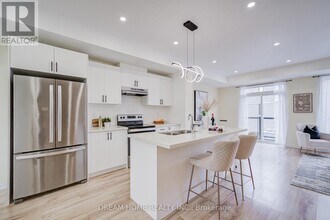 99 Crimson Forest Dr in Vaughan, ON - Building Photo - Building Photo