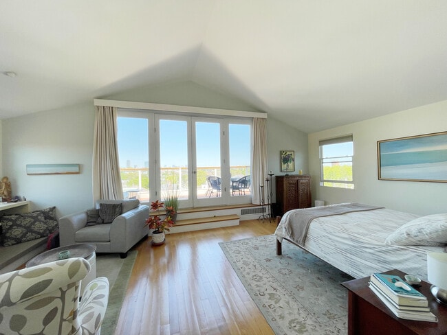 32 Sheridan St, Unit 3 CO in Boston, MA - Foto de edificio - Building Photo