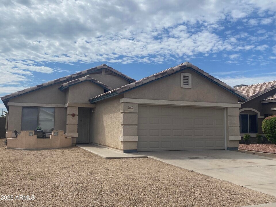 8563 W Mission Ln in Peoria, AZ - Building Photo