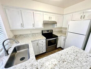 1395 Caminito Gabaldon in San Diego, CA - Building Photo - Building Photo