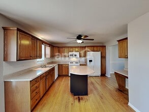 411 Dover Ct N in Yorkville, IL - Building Photo - Building Photo