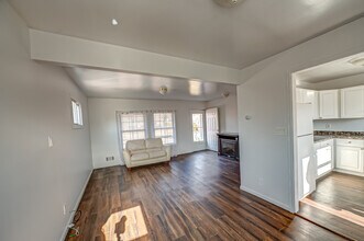 1006 Merriam Rd in Bay Shore, NY - Building Photo - Building Photo