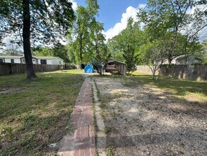 109 Birchwood Dr in Willis, TX - Building Photo - Building Photo