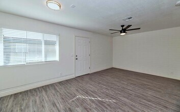 6725 E Earll Dr in Scottsdale, AZ - Foto de edificio - Building Photo