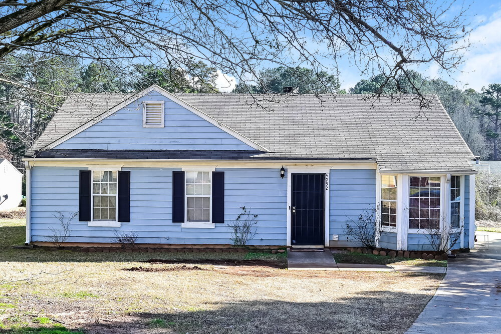 4252 Catalpa Ct in Ellenwood, GA - Building Photo