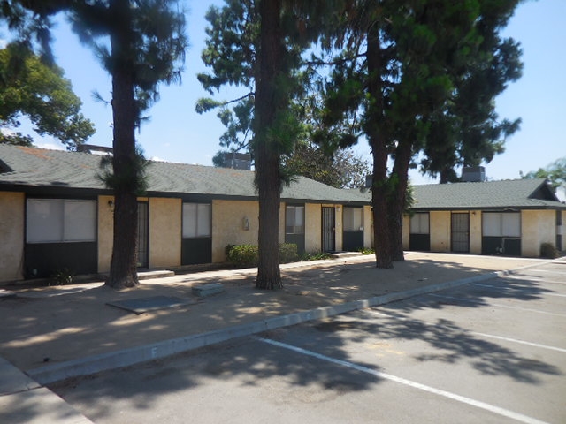 1820 Monterey St in Bakersfield, CA - Building Photo